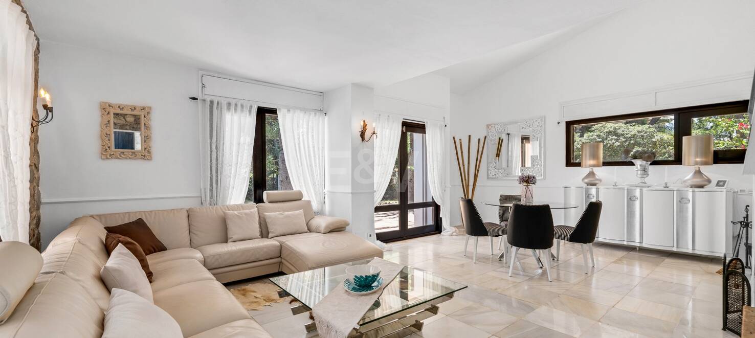 Investment Opportunity 200m from the Beach, Large Plot with Villa in Reserva de los Monteros