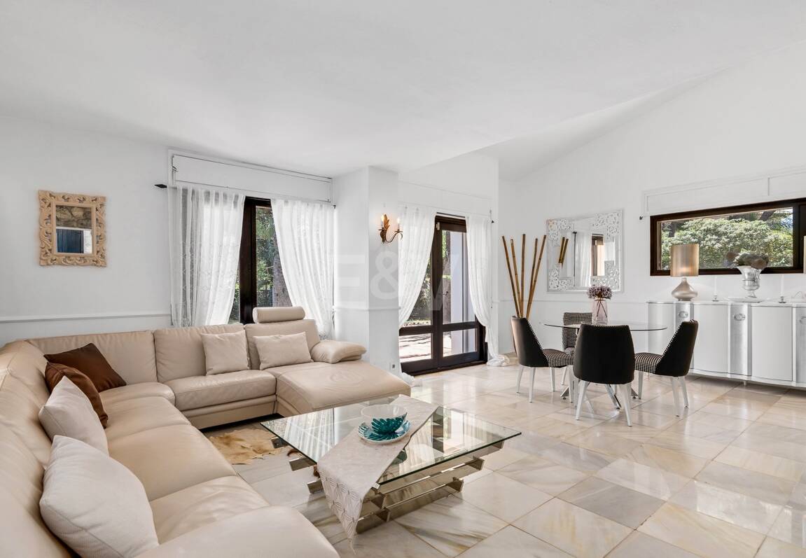 Investment Opportunity 200m from the Beach, Large Plot with Villa in Reserva de los Monteros