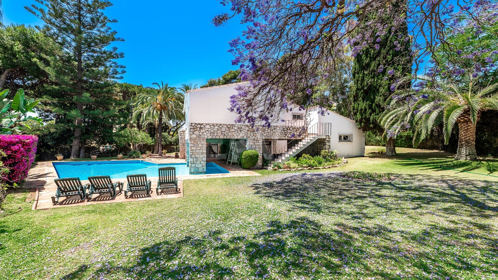 Possibilité d'investissement 200m de la plage, Grand Terrain avec Villa à Reserva de los Monteros