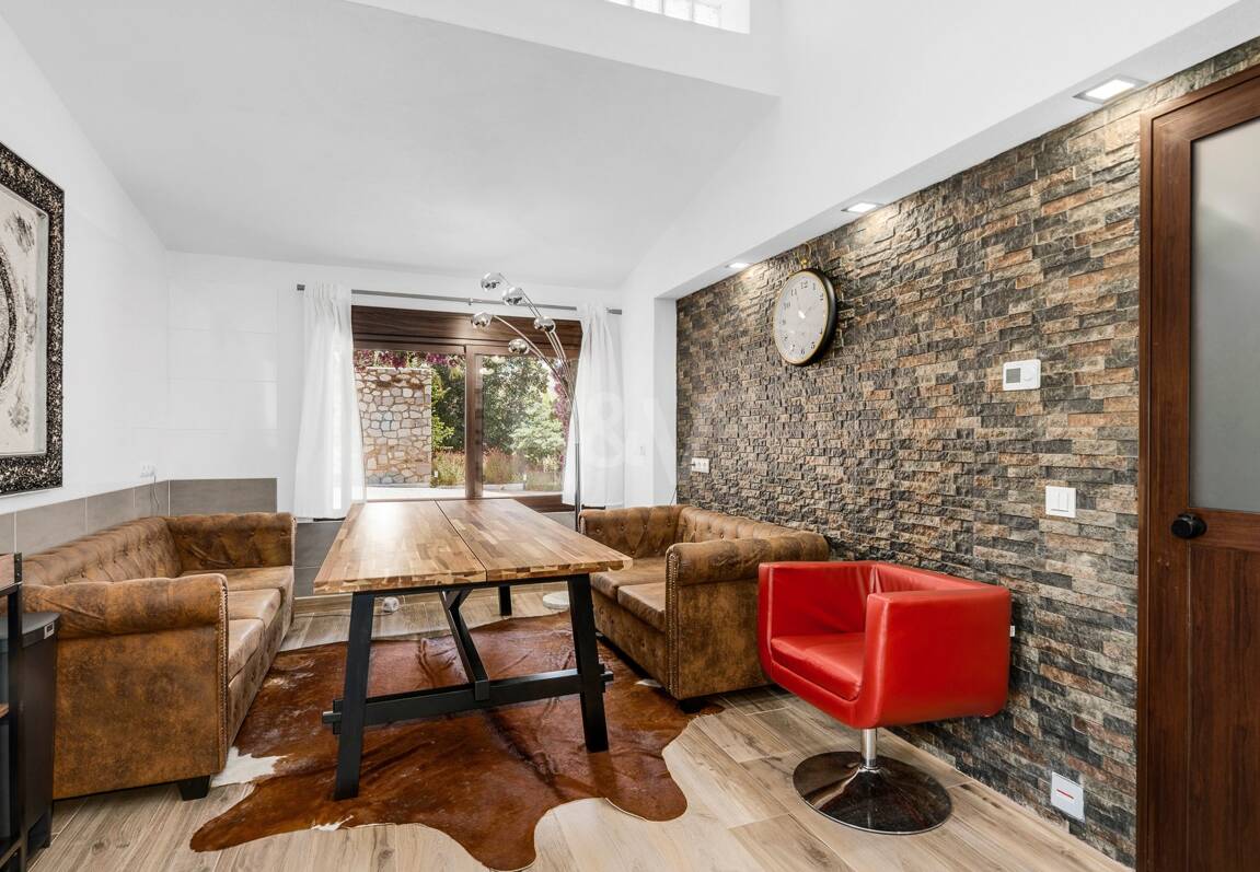 Investment Opportunity 200m from the Beach, Large Plot with Villa in Reserva de los Monteros