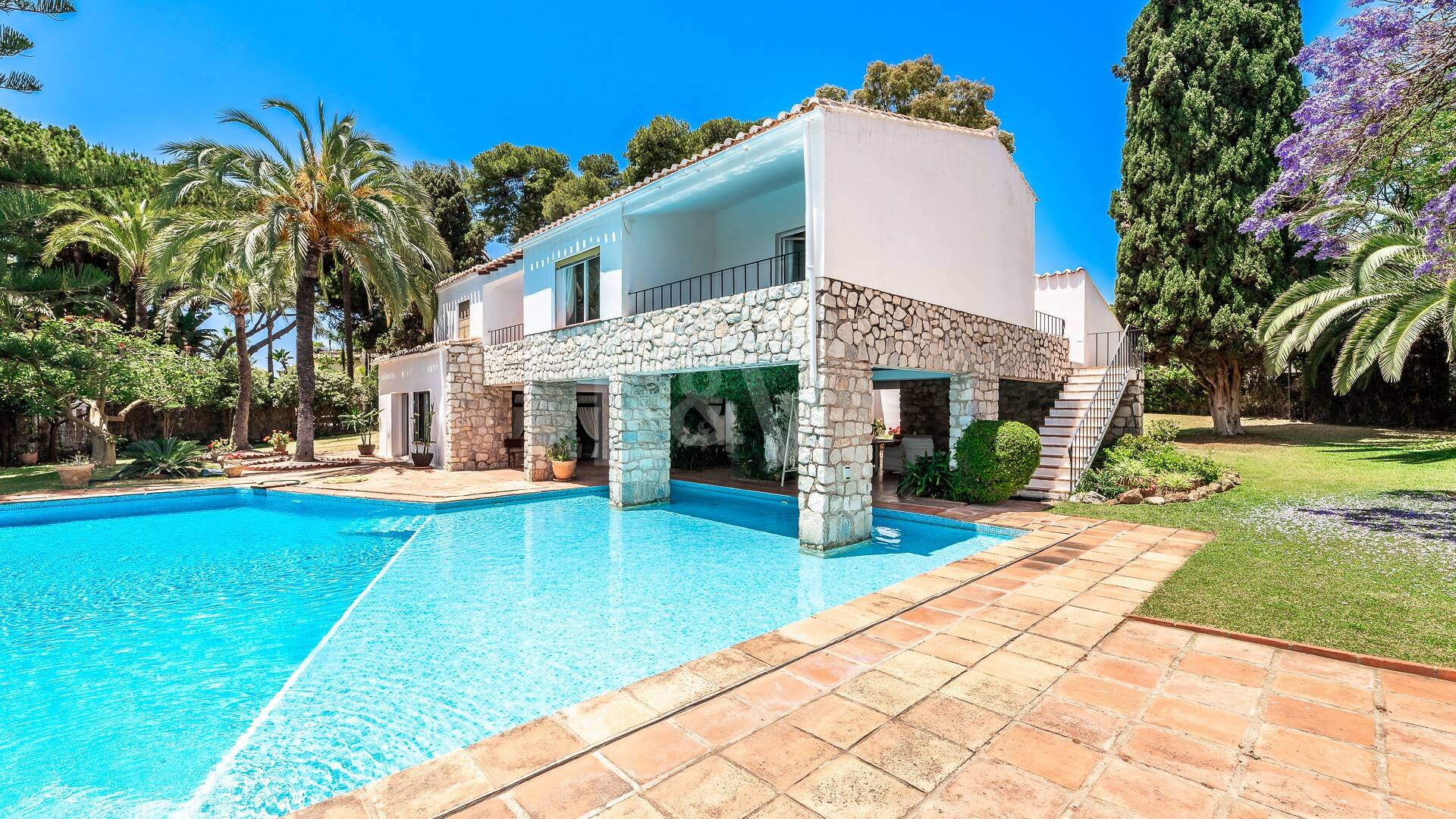 Possibilité d'investissement 200m de la plage, Grand Terrain avec Villa à Reserva de los Monteros