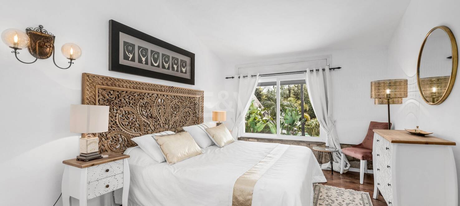 Investment Opportunity 200m from the Beach, Large Plot with Villa in Reserva de los Monteros