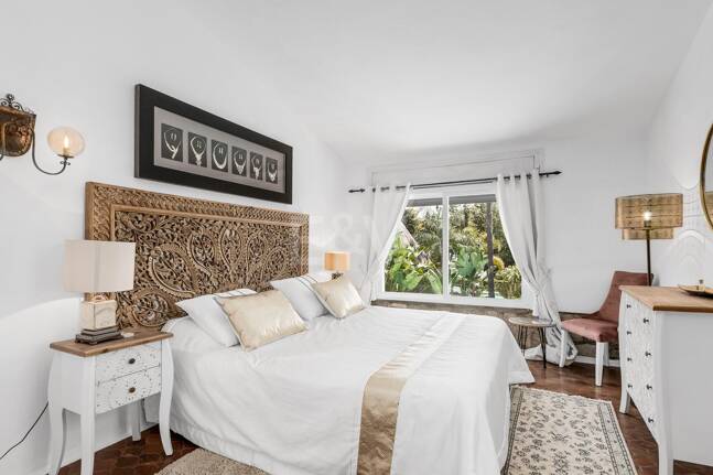 Investment Opportunity 200m from the Beach, Large Plot with Villa in Reserva de los Monteros