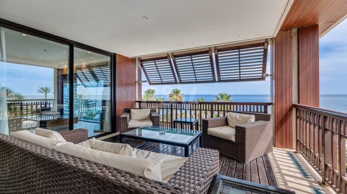 Stor investeringsmöjlighet i Puerto Banús: 2 lyxlägenheter & 1 Penthouse