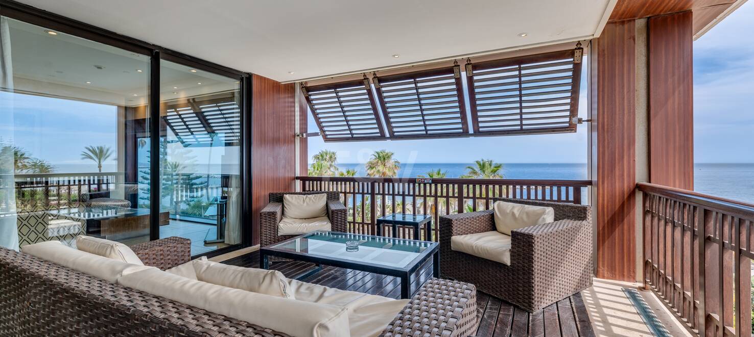 Große Investitionsmöglichkeit in Puerto Banús: 2 Apartments & 1 Penthouse