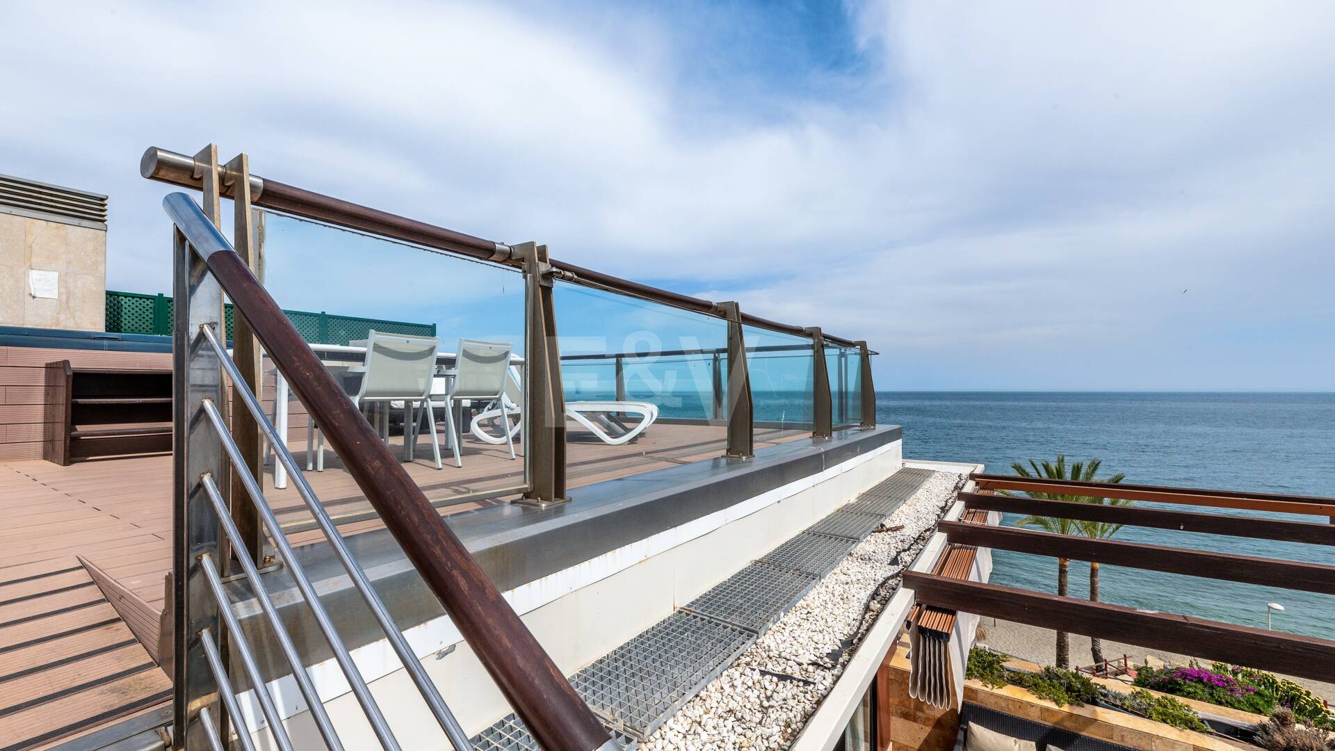 Große Investitionsmöglichkeit in Puerto Banús: 2 Apartments & 1 Penthouse