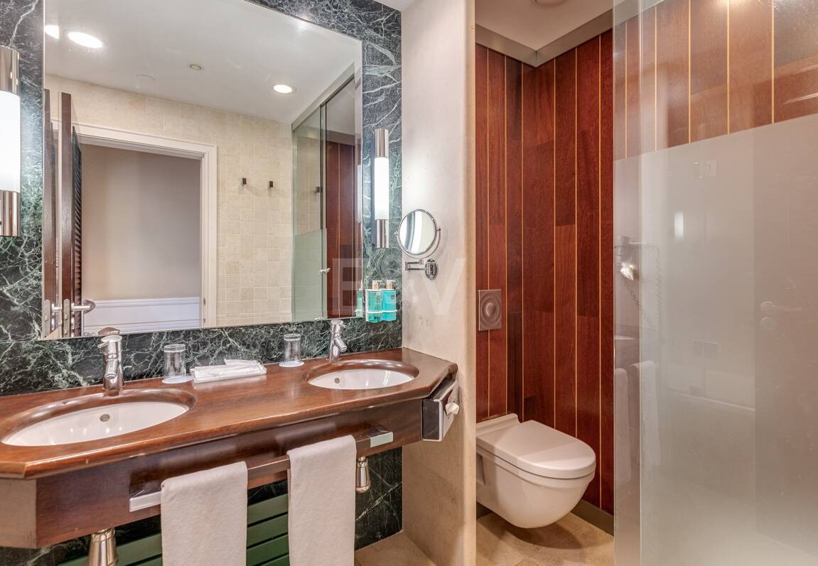 Stor investeringsmöjlighet i Puerto Banús: 2 lyxlägenheter & 1 Penthouse