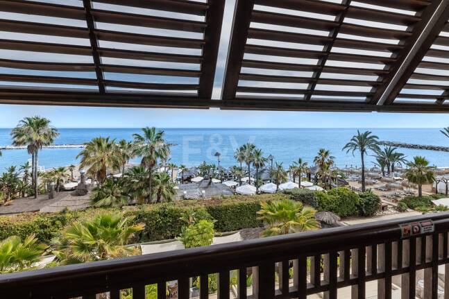 Stor investeringsmöjlighet i Puerto Banús: 2 lyxlägenheter & 1 Penthouse