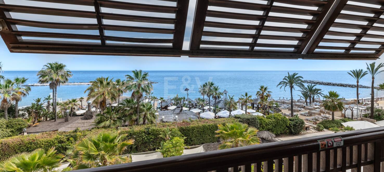 Große Investitionsmöglichkeit in Puerto Banús: 2 Apartments & 1 Penthouse