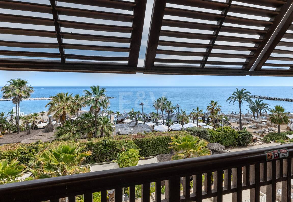 Stor investeringsmöjlighet i Puerto Banús: 2 lyxlägenheter & 1 Penthouse