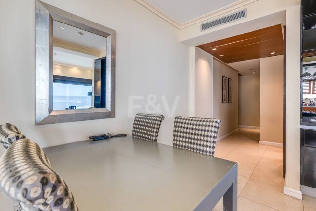 Stor investeringsmöjlighet i Puerto Banús: 2 lyxlägenheter & 1 Penthouse