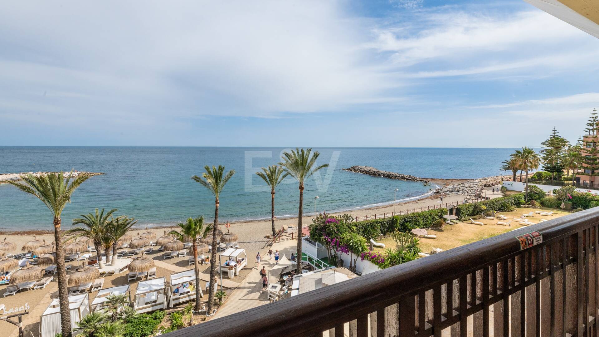 Große Investitionsmöglichkeit in Puerto Banús: 2 Apartments & 1 Penthouse