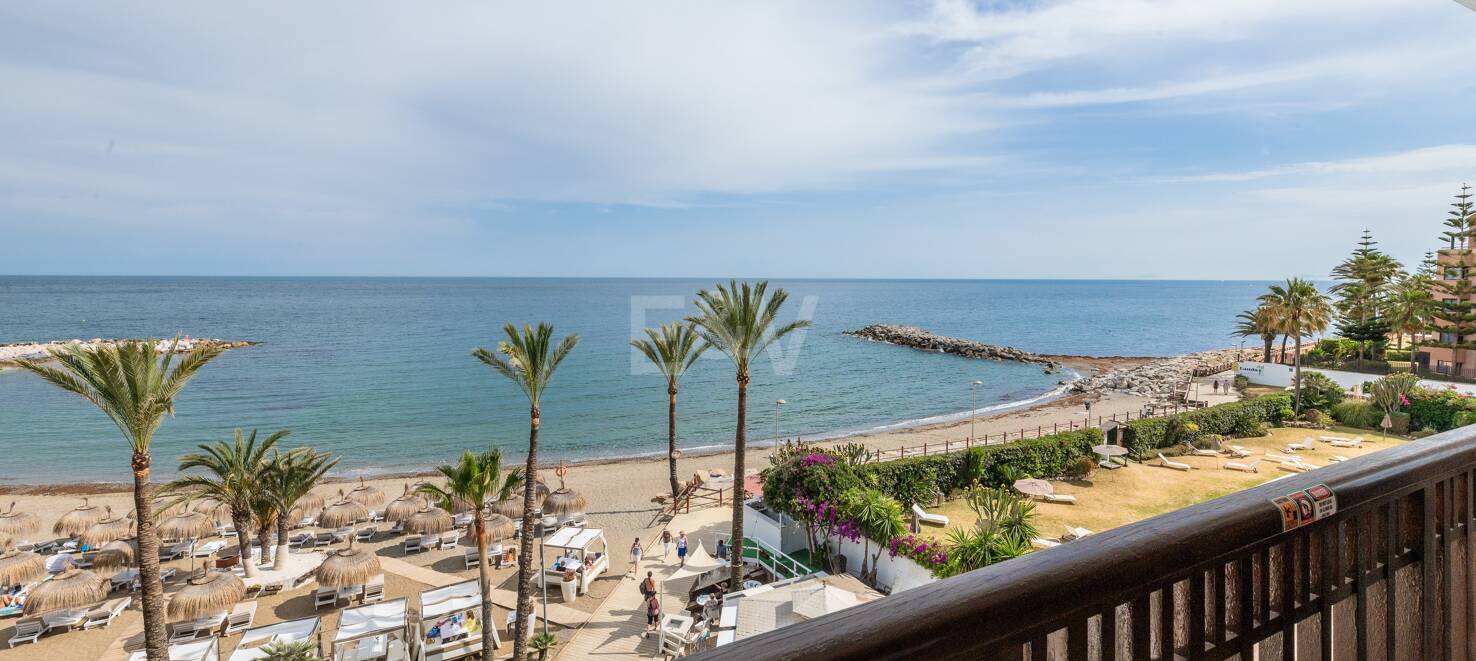 Große Investitionsmöglichkeit in Puerto Banús: 2 Apartments & 1 Penthouse