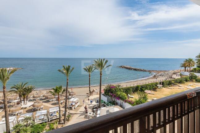 Stor investeringsmöjlighet i Puerto Banús: 2 lyxlägenheter & 1 Penthouse