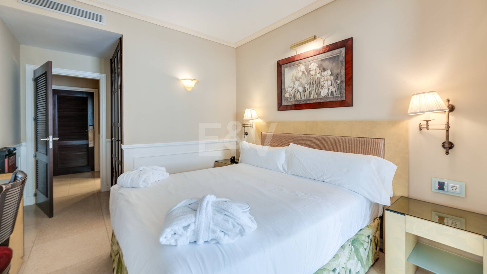 Große Investitionsmöglichkeit in Puerto Banús: 2 Apartments & 1 Penthouse