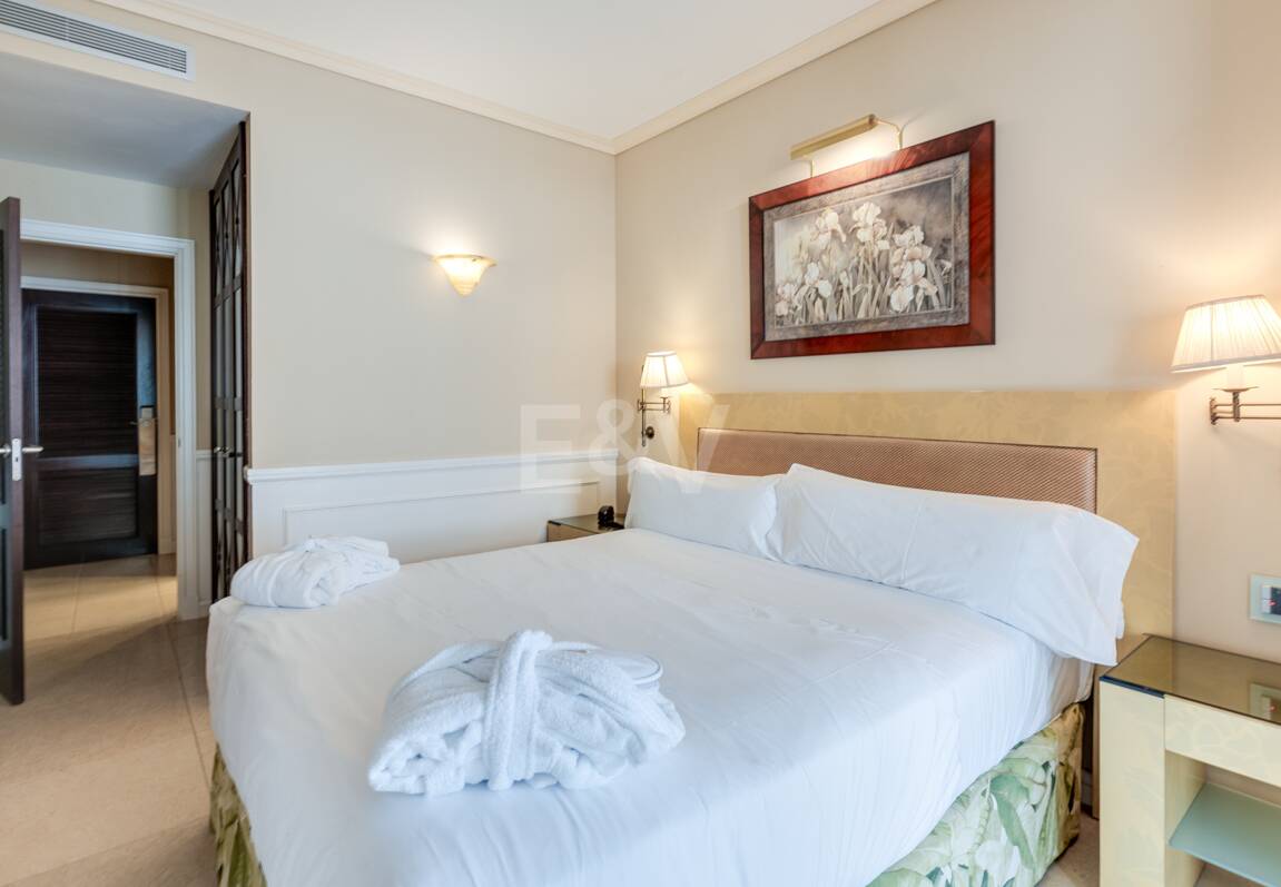 Stor investeringsmöjlighet i Puerto Banús: 2 lyxlägenheter & 1 Penthouse