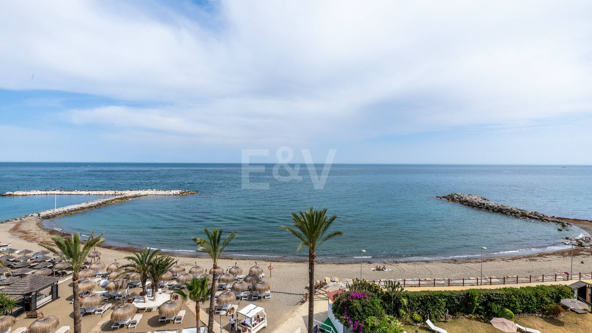 Stor investeringsmöjlighet i Puerto Banús: 2 lyxlägenheter & 1 Penthouse