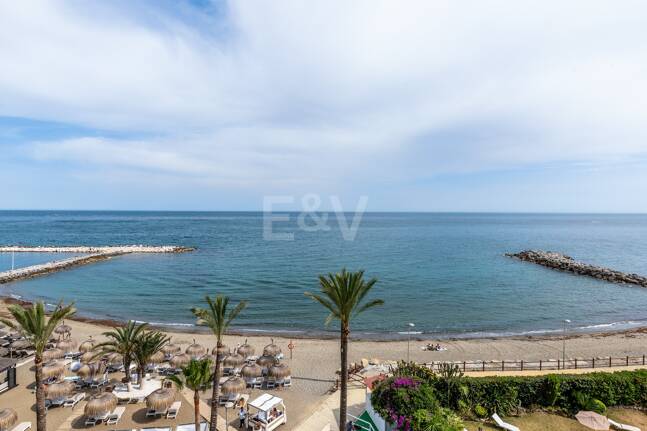 Stor investeringsmöjlighet i Puerto Banús: 2 lyxlägenheter & 1 Penthouse