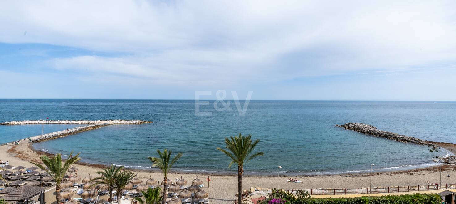 Große Investitionsmöglichkeit in Puerto Banús: 2 Apartments & 1 Penthouse
