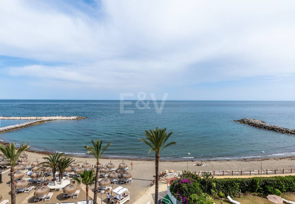 Stor investeringsmöjlighet i Puerto Banús: 2 lyxlägenheter & 1 Penthouse