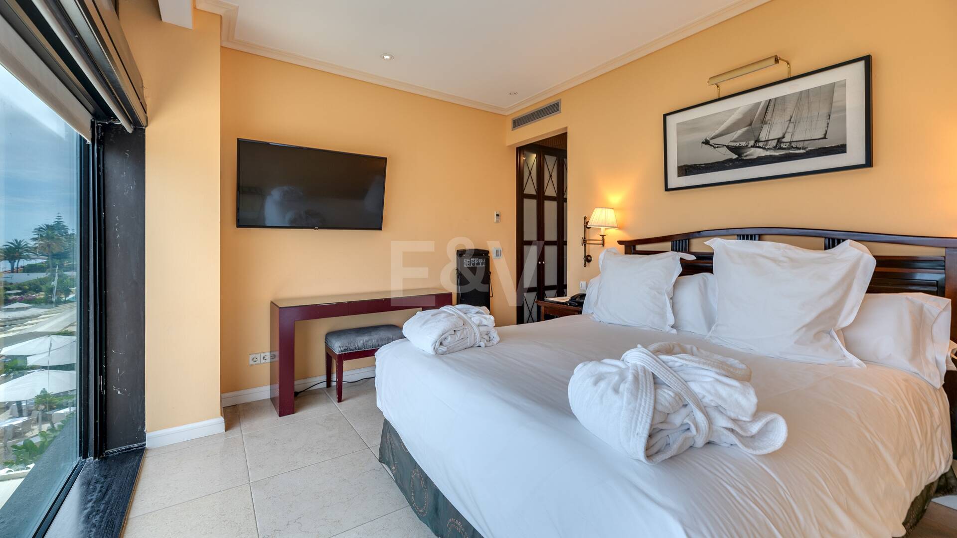 Große Investitionsmöglichkeit in Puerto Banús: 2 Apartments & 1 Penthouse