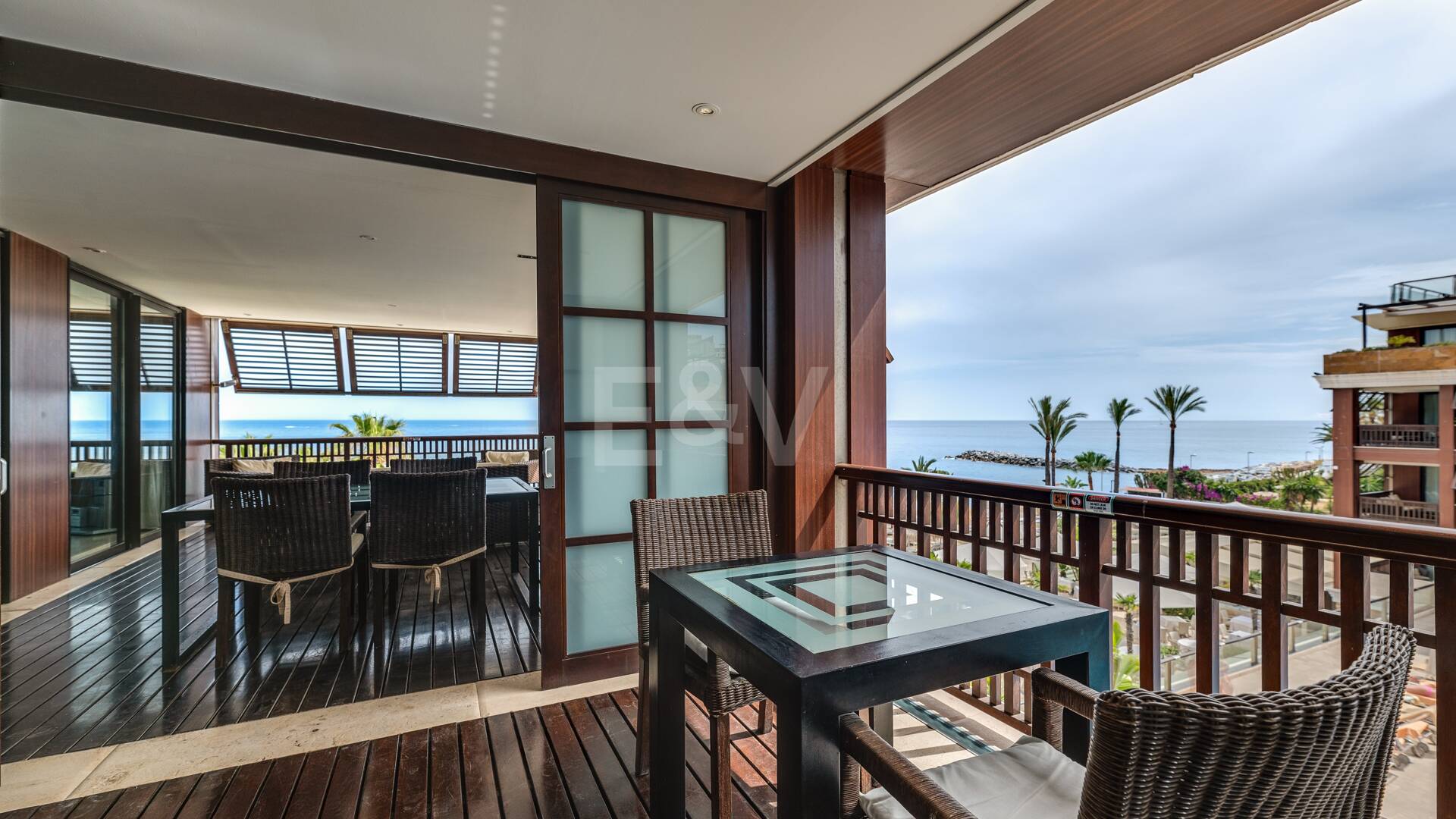 Große Investitionsmöglichkeit in Puerto Banús: 2 Apartments & 1 Penthouse