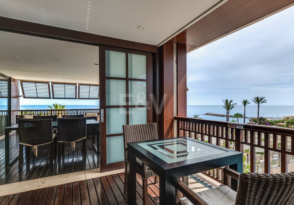 Grande opportunité d'investissement à Puerto Banús: 2 Appartements de luxe & 1 Penthouse