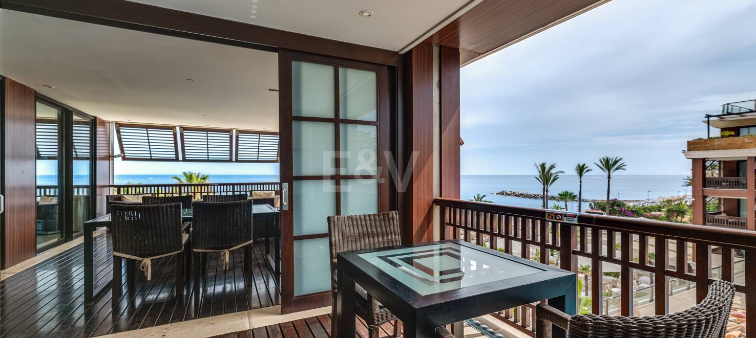 Große Investitionsmöglichkeit in Puerto Banús: 2 Apartments & 1 Penthouse