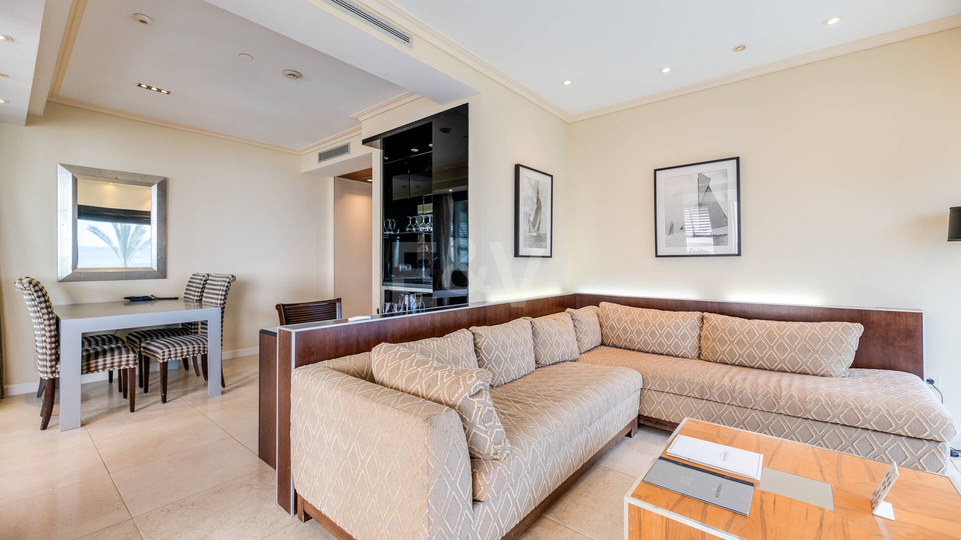 Stor investeringsmöjlighet i Puerto Banús: 2 lyxlägenheter & 1 Penthouse