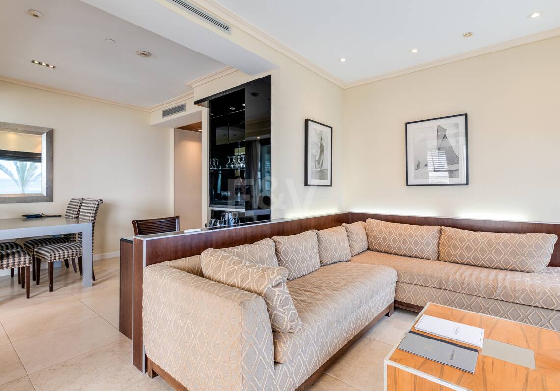 Grande opportunité d'investissement à Puerto Banús: 2 Appartements de luxe & 1 Penthouse