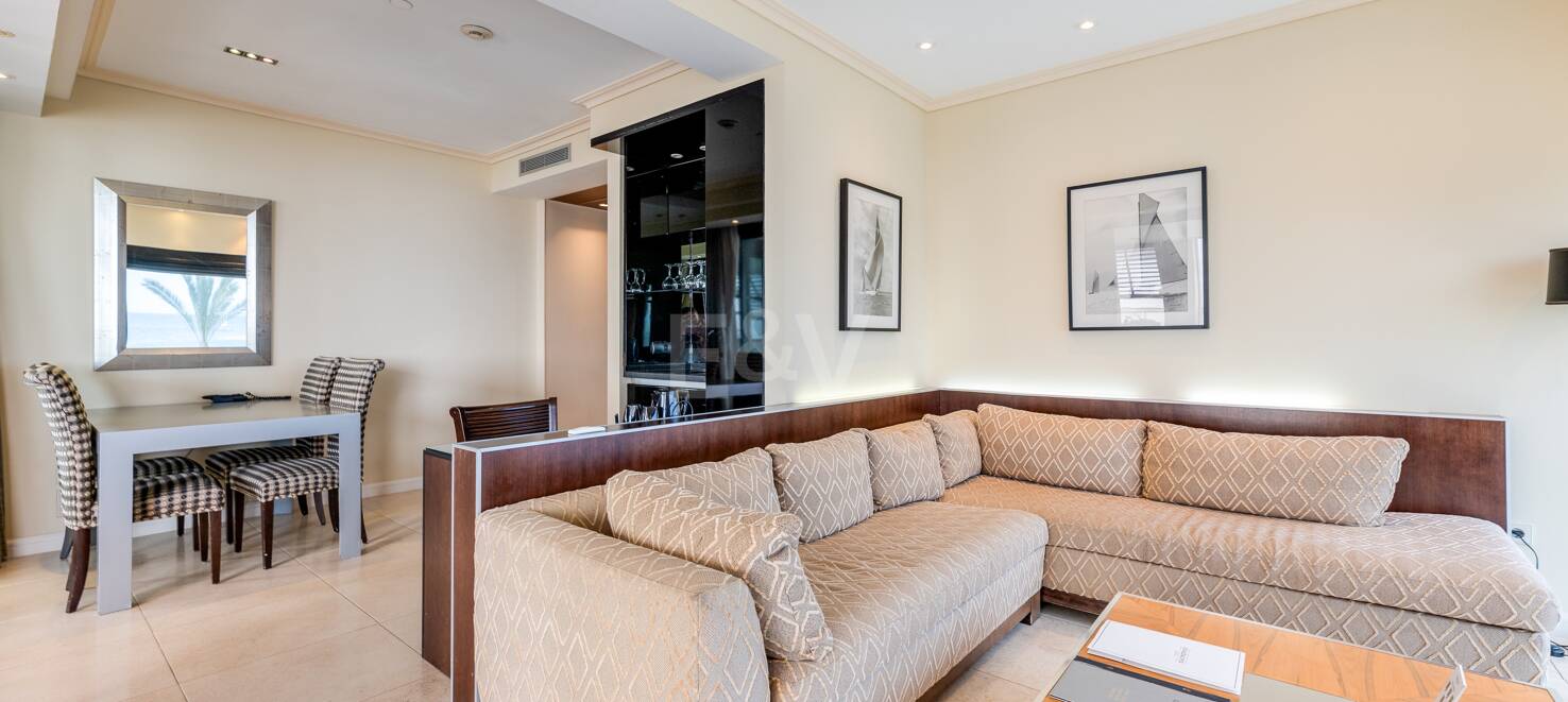 Große Investitionsmöglichkeit in Puerto Banús: 2 Apartments & 1 Penthouse
