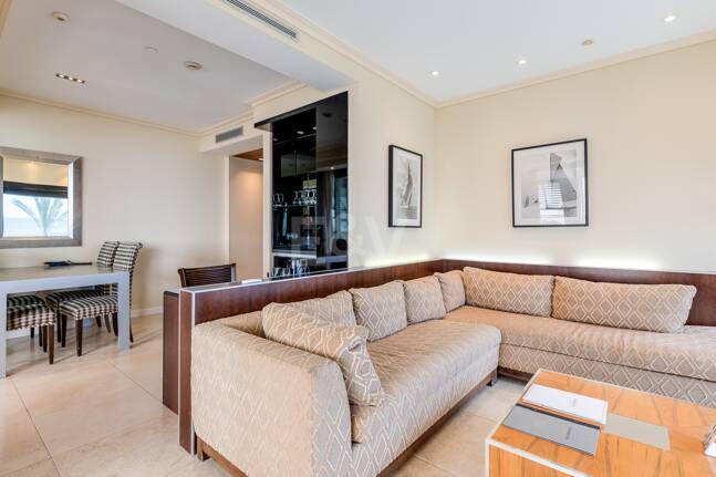 Stor investeringsmöjlighet i Puerto Banús: 2 lyxlägenheter & 1 Penthouse