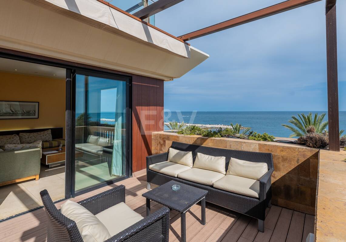 Grande opportunité d'investissement à Puerto Banús: 2 Appartements de luxe & 1 Penthouse