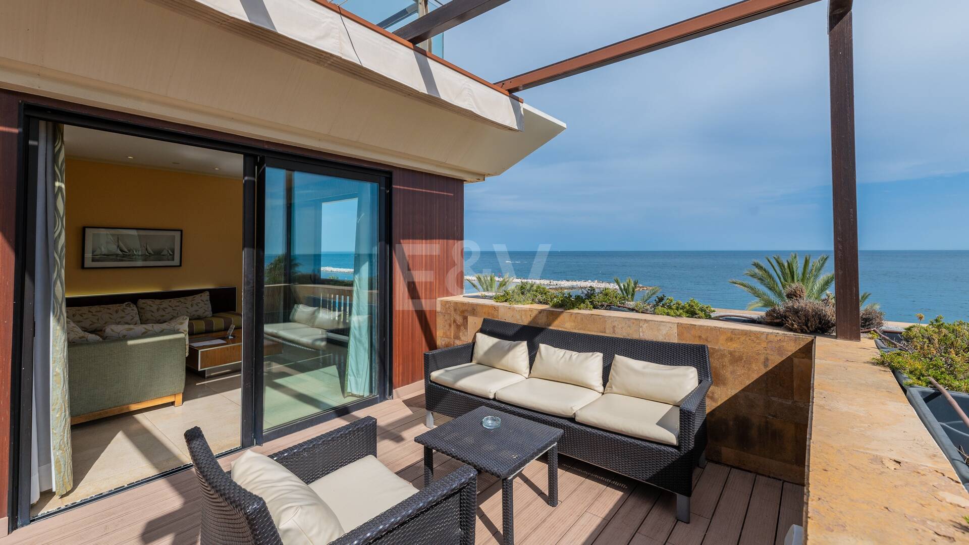 Große Investitionsmöglichkeit in Puerto Banús: 2 Apartments & 1 Penthouse