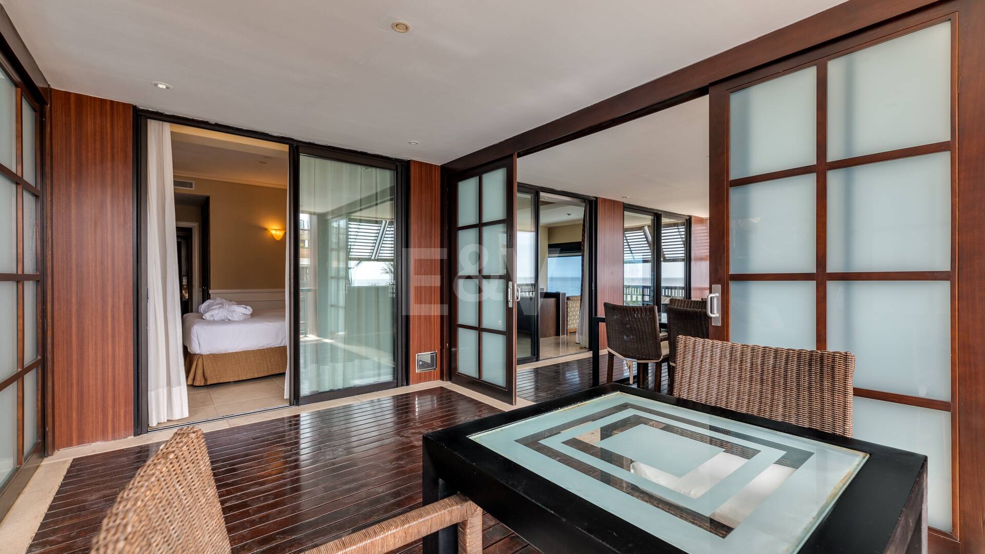 Große Investitionsmöglichkeit in Puerto Banús: 2 Apartments & 1 Penthouse