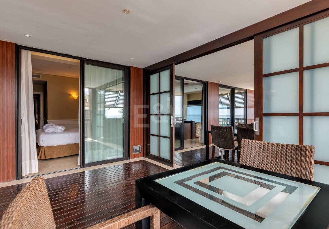 Grande opportunité d'investissement à Puerto Banús: 2 Appartements de luxe & 1 Penthouse