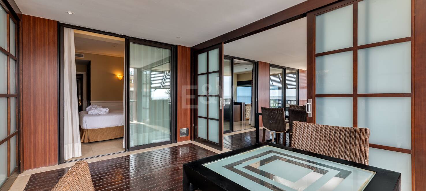 Große Investitionsmöglichkeit in Puerto Banús: 2 Apartments & 1 Penthouse