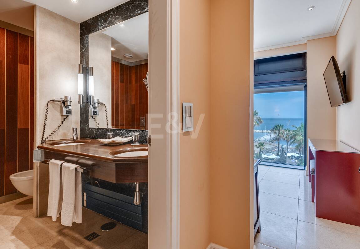 Stor investeringsmöjlighet i Puerto Banús: 2 lyxlägenheter & 1 Penthouse