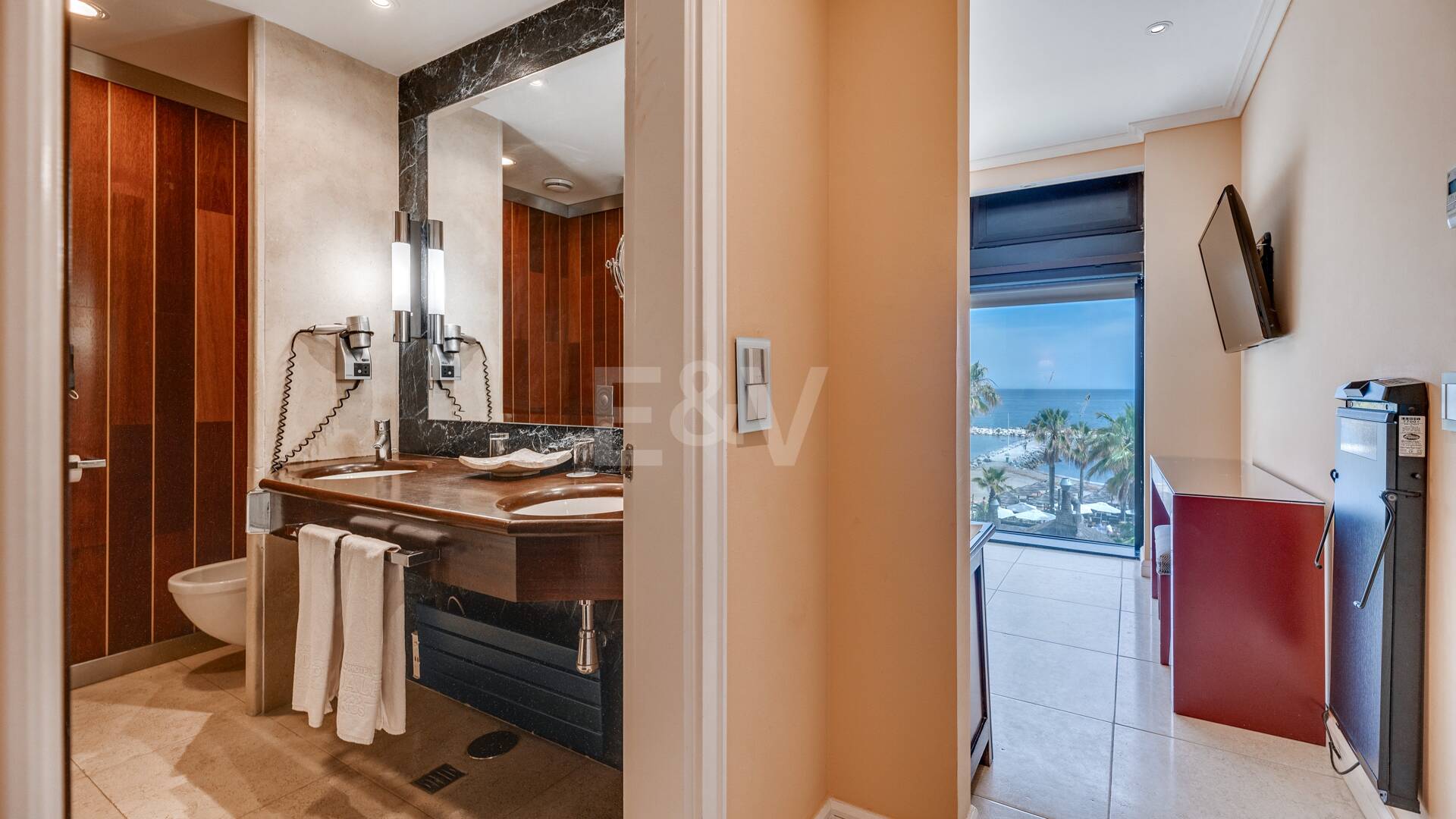 Große Investitionsmöglichkeit in Puerto Banús: 2 Apartments & 1 Penthouse