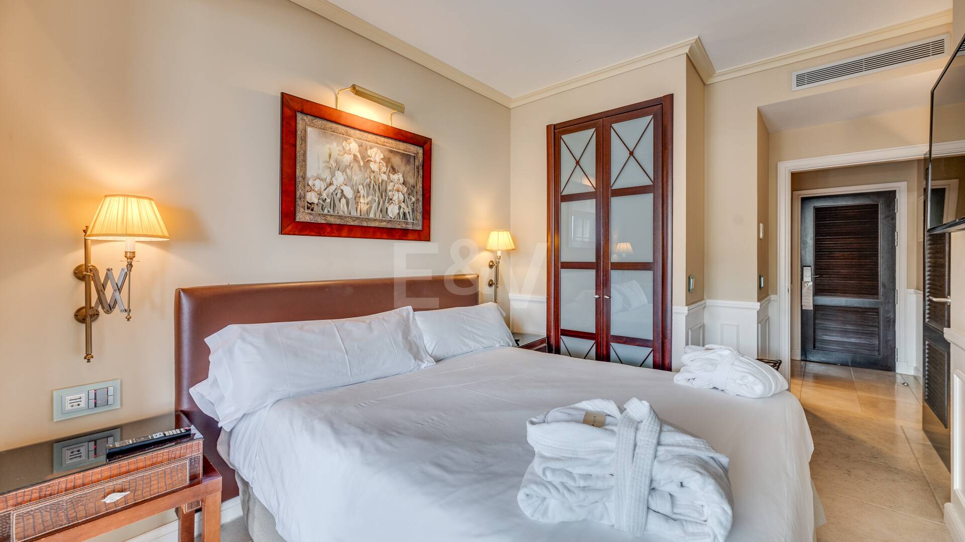 Stor investeringsmöjlighet i Puerto Banús: 2 lyxlägenheter & 1 Penthouse