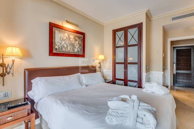 Stor investeringsmöjlighet i Puerto Banús: 2 lyxlägenheter & 1 Penthouse