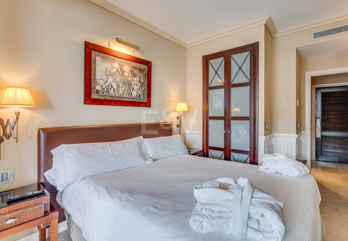 Stor investeringsmöjlighet i Puerto Banús: 2 lyxlägenheter & 1 Penthouse