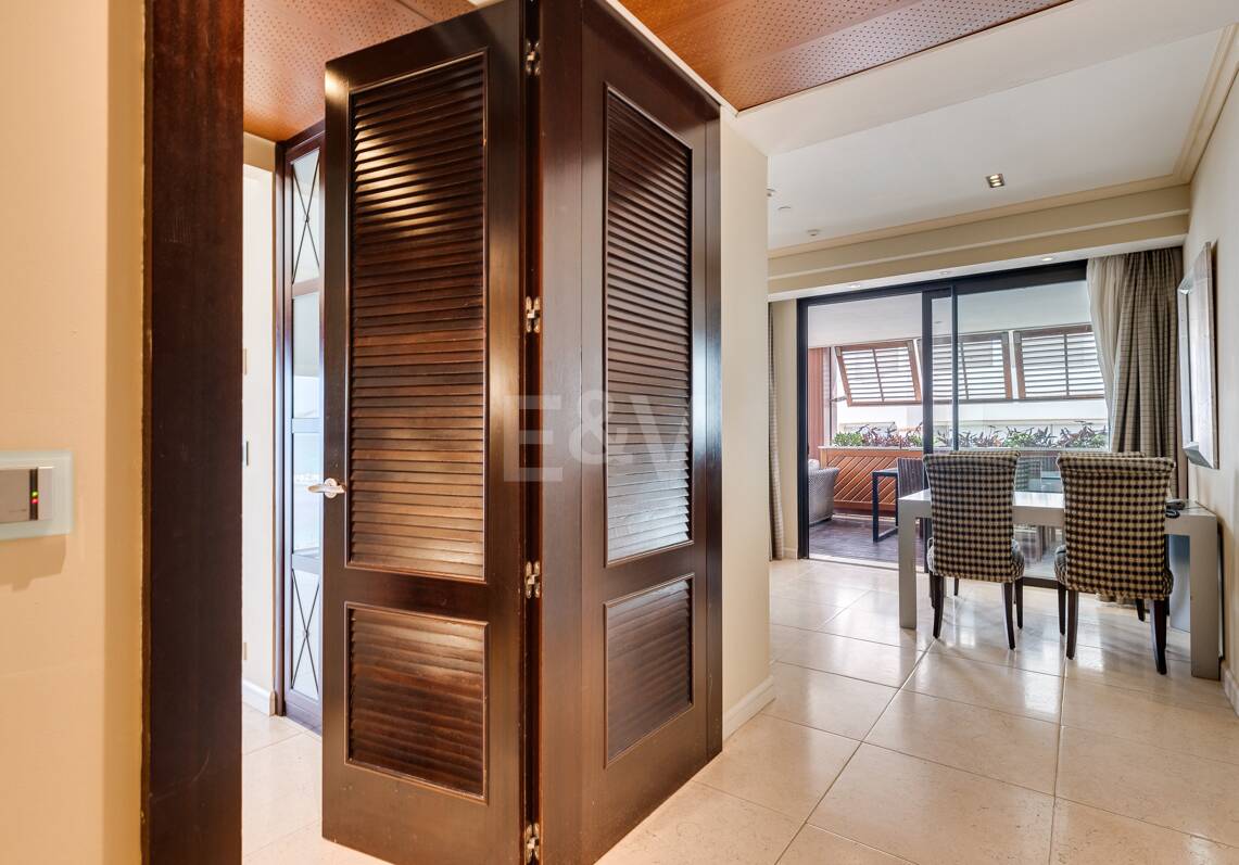 Grande opportunité d'investissement à Puerto Banús: 2 Appartements de luxe & 1 Penthouse