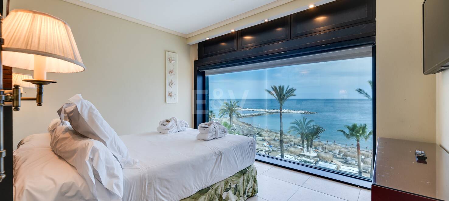 Große Investitionsmöglichkeit in Puerto Banús: 2 Apartments & 1 Penthouse