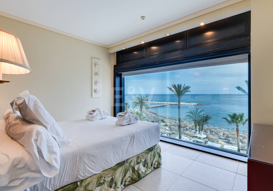 Grande opportunité d'investissement à Puerto Banús: 2 Appartements de luxe & 1 Penthouse