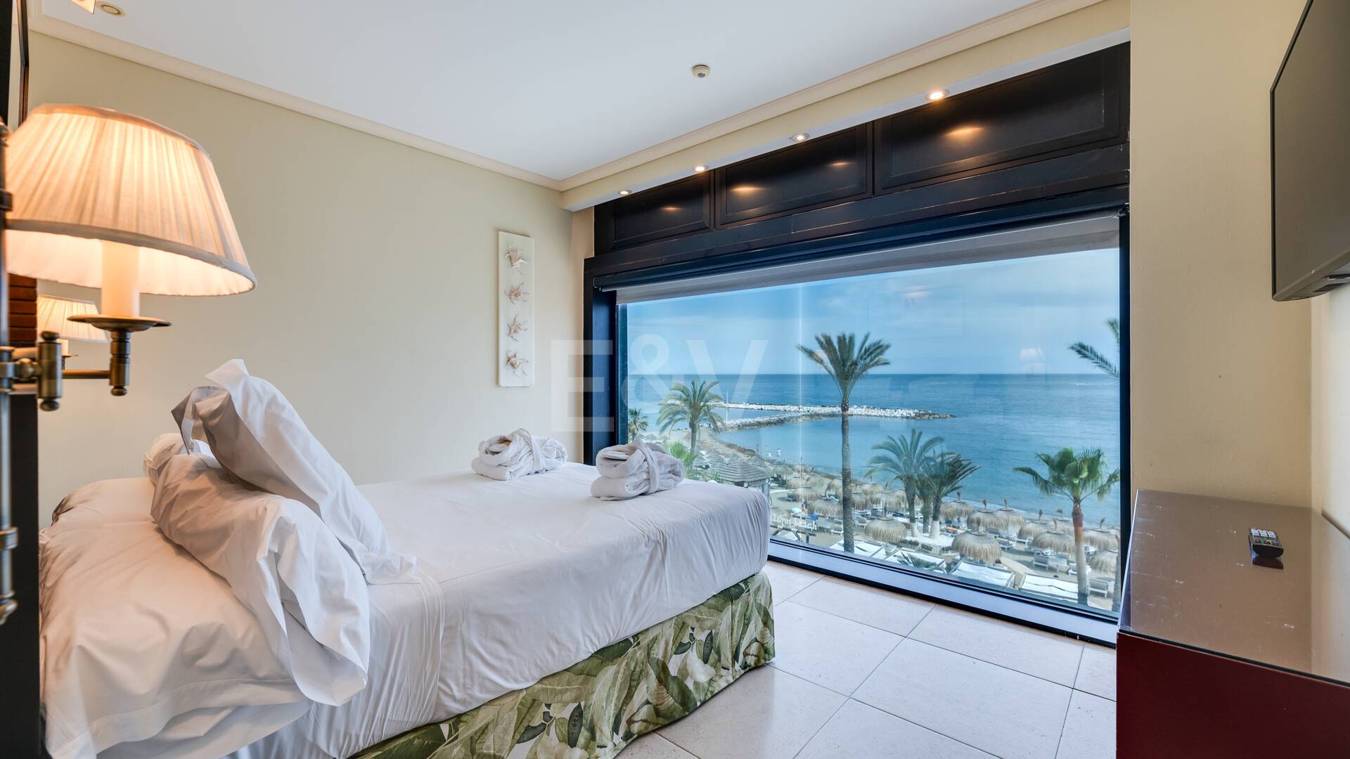 Stor investeringsmöjlighet i Puerto Banús: 2 lyxlägenheter & 1 Penthouse