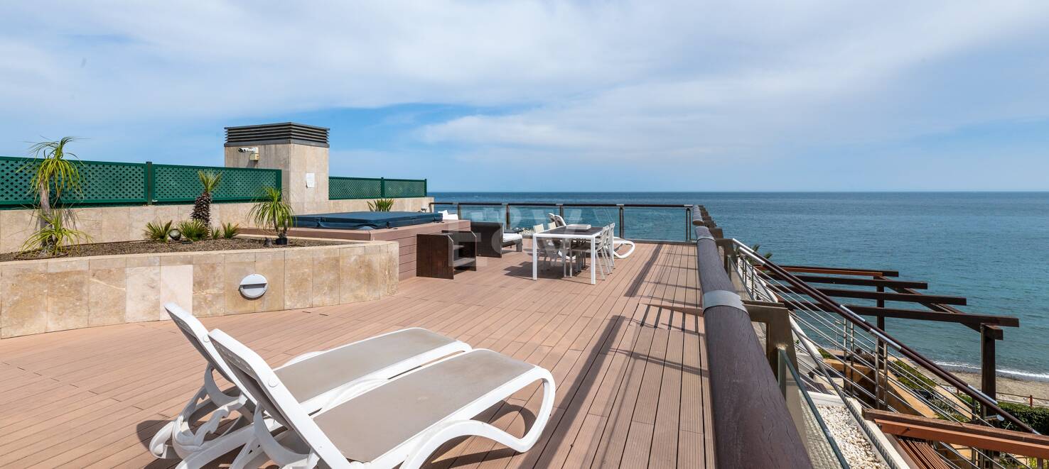 Große Investitionsmöglichkeit in Puerto Banús: 2 Apartments & 1 Penthouse