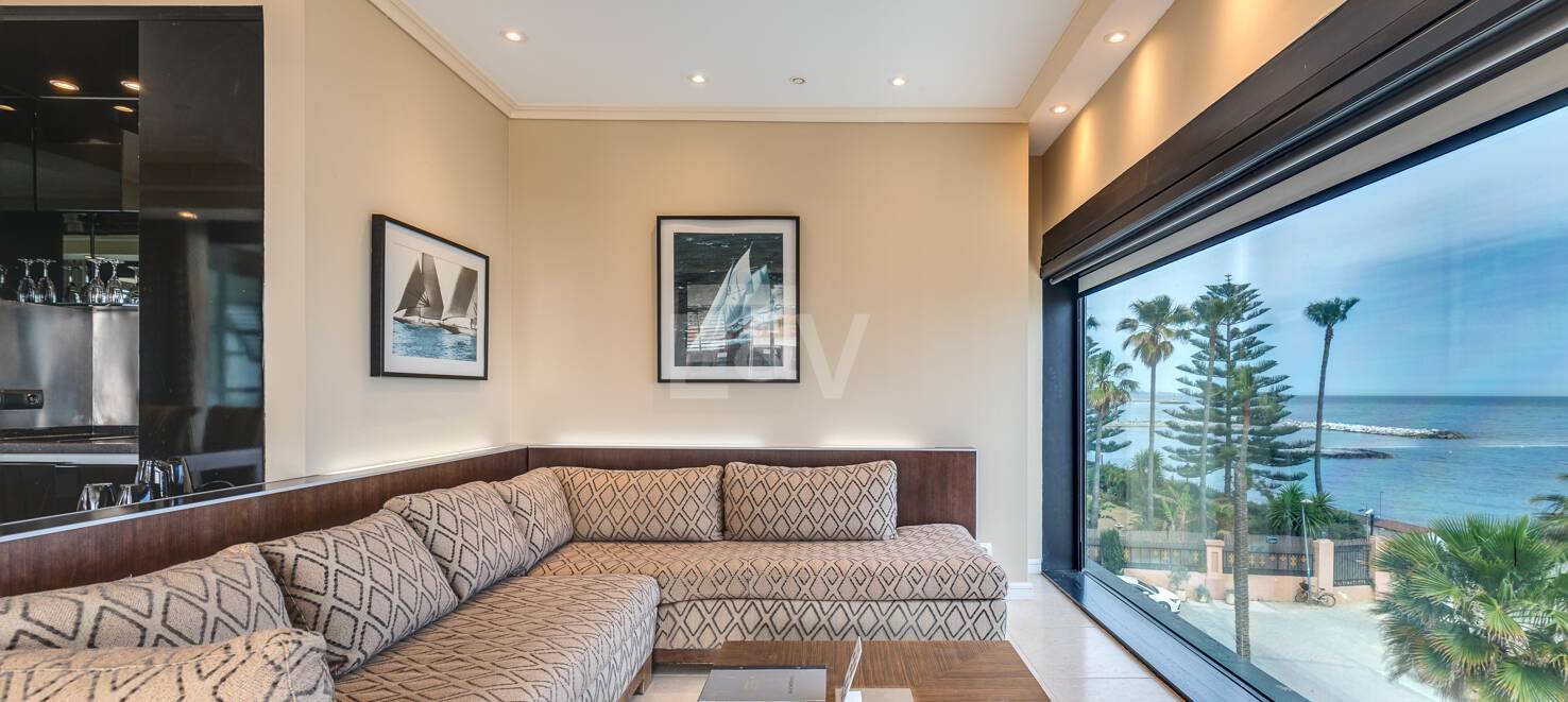 Große Investitionsmöglichkeit in Puerto Banús: 2 Apartments & 1 Penthouse
