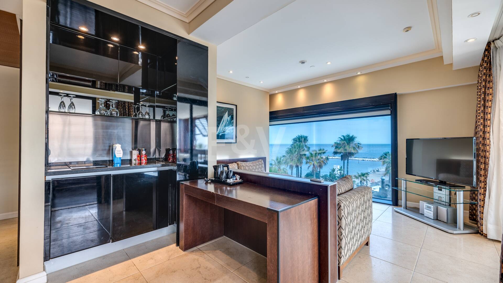 Große Investitionsmöglichkeit in Puerto Banús: 2 Apartments & 1 Penthouse