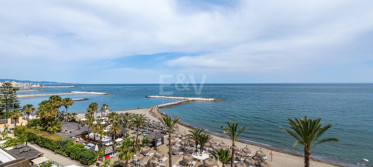 Große Investitionsmöglichkeit in Puerto Banús: 2 Apartments & 1 Penthouse